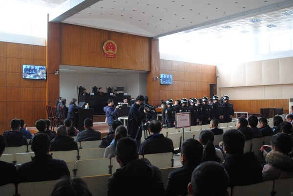 5组织广大公职人员观看涉恶势力团伙犯罪案件庭审.jpg