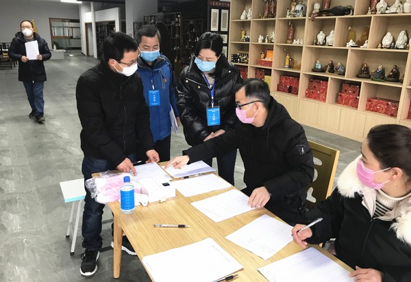 3、在安徽威妮达服饰有限公司（安徽明山服饰）检查员工登记检查情况3.jpg