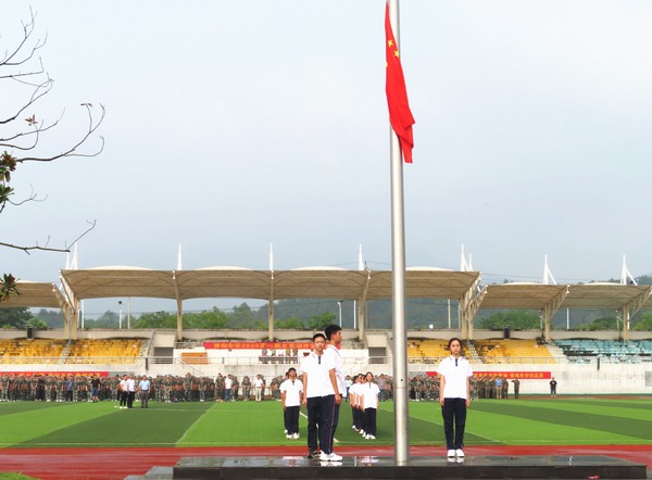 １、9月2日上午，青阳中学在操场隆重举行2020级新生军训开营仪式.JPG